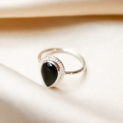 Scarlett ring onyx